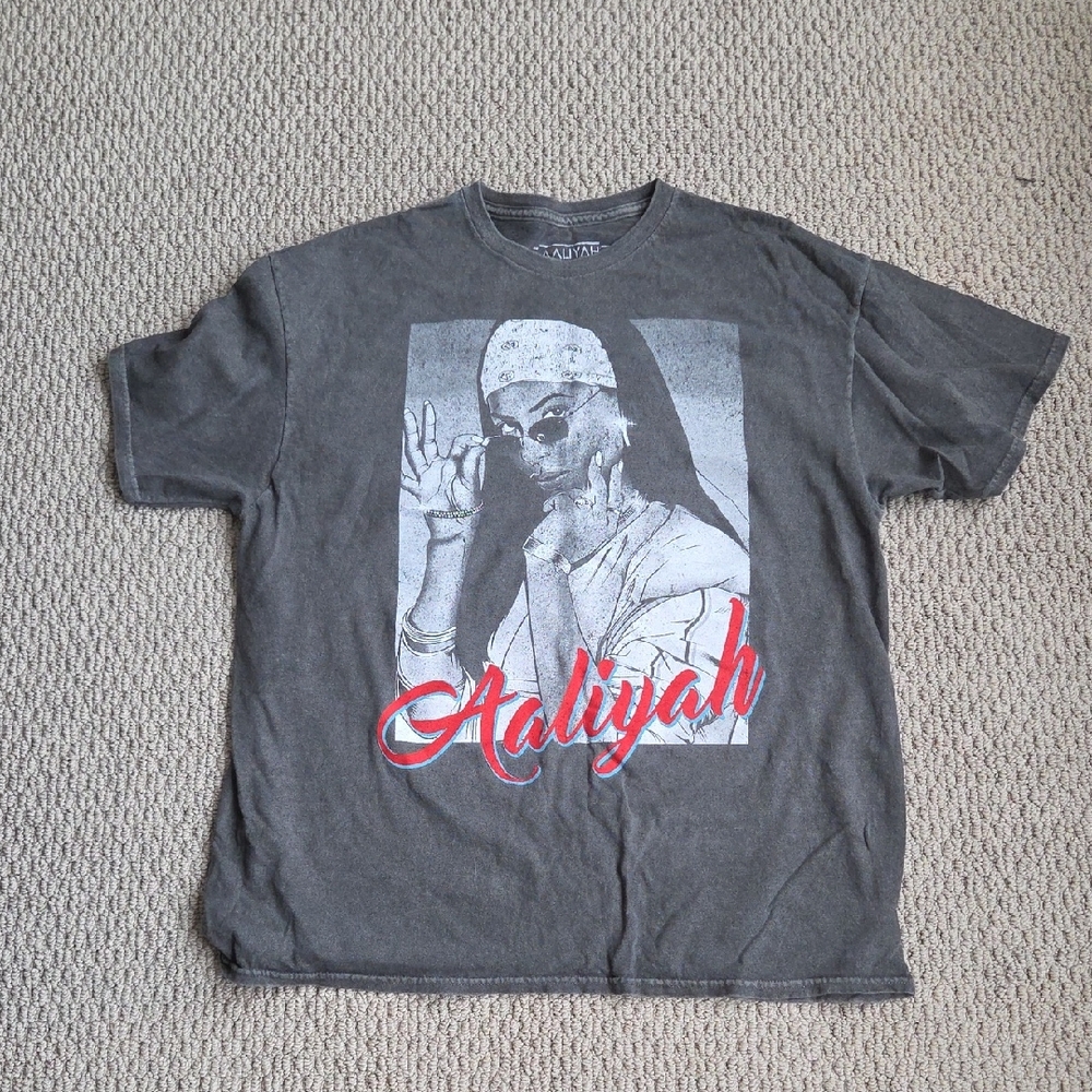 Aaliyah Graphic Tee in Charcoal Gray